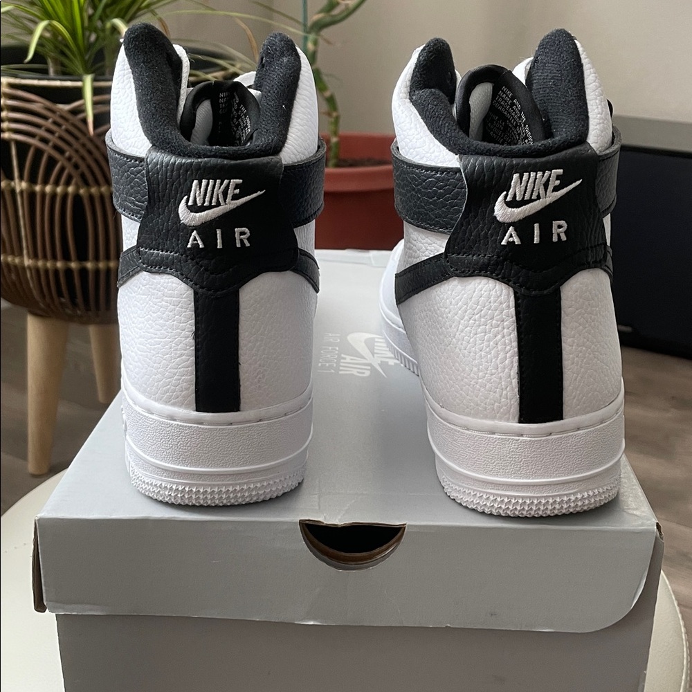 Nike Men's Air Force 1 High '07 White/Black Size:10 - Picture 3 of 6